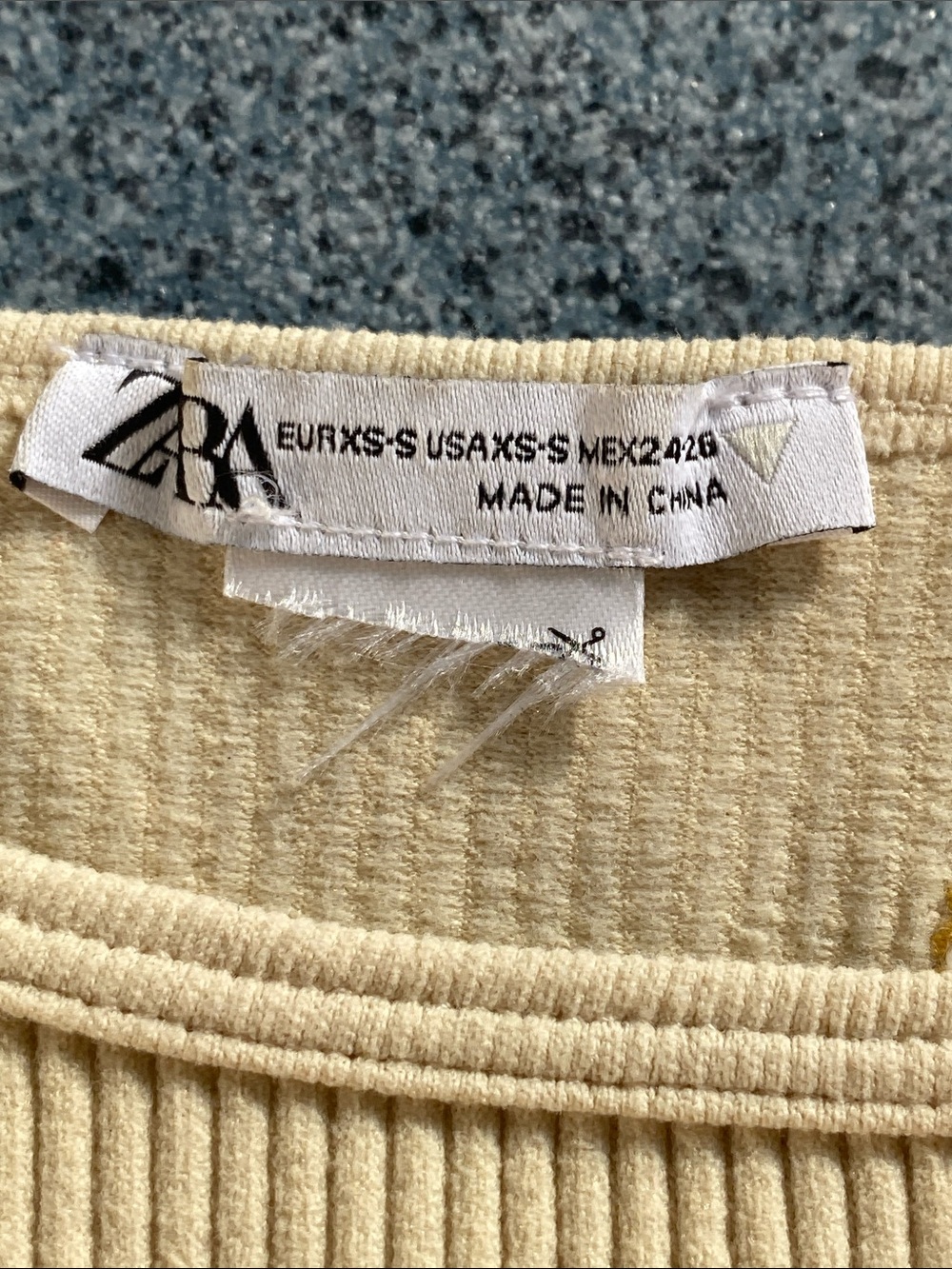 ZARA Crop Top ribbed racerback yellow / yellow flower embroidery / XS - S - Picture 3 of 10